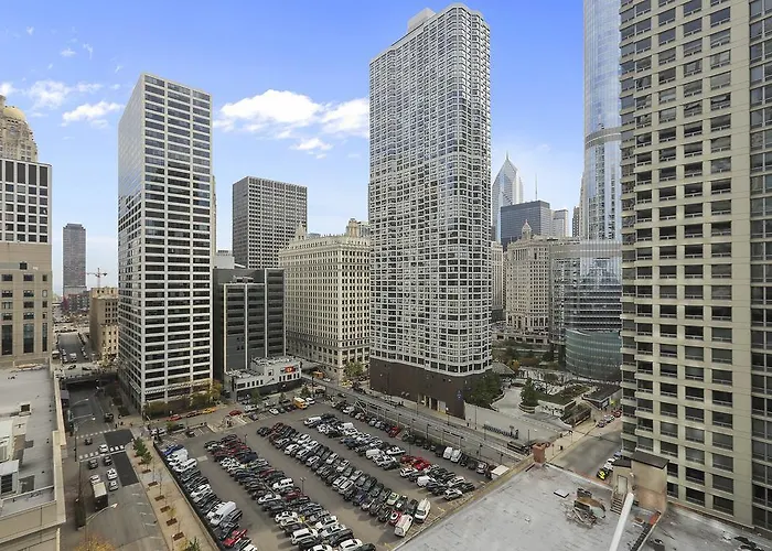 Aparthotel Bridgestreet At State And Grand 4*