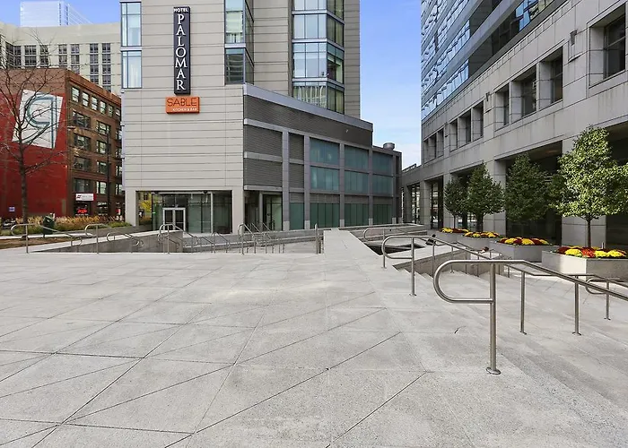 Bridgestreet At State And Grand 4*