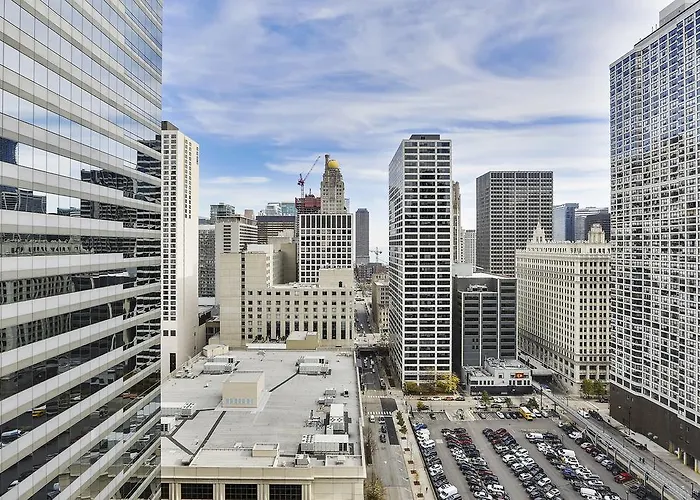 Aparthotel Bridgestreet At State And Grand 4*