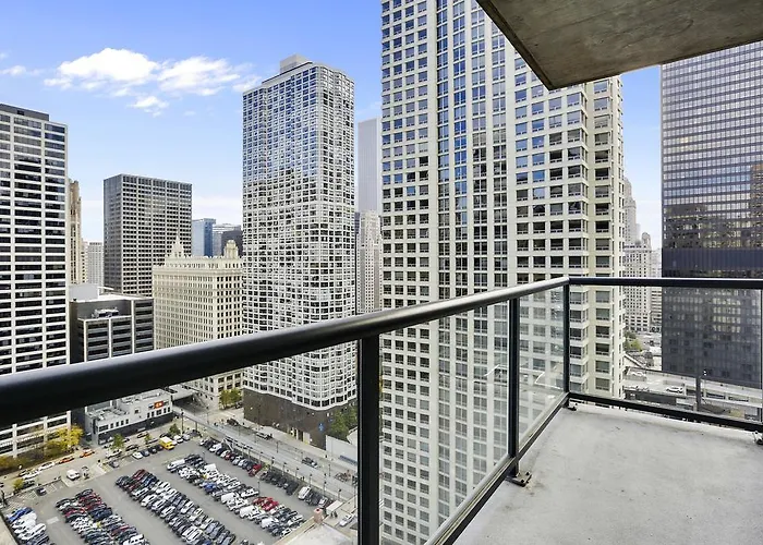 Aparthotel Bridgestreet At State And Grand 4*