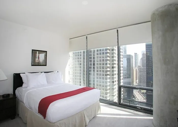 Aparthotel Bridgestreet At State And Grand 4*