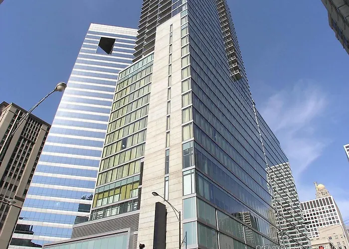 Aparthotel Bridgestreet At State And Grand 4*