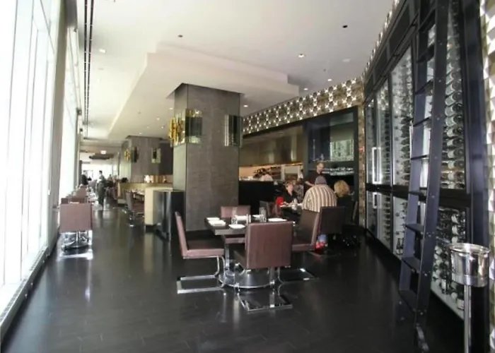 Bridgestreet At State And Grand Aparthotel 4*