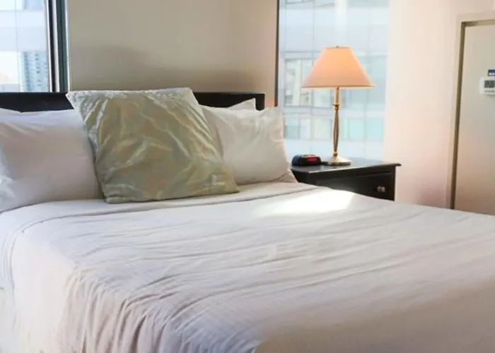 Bridgestreet At State And Grand Aparthotel 4*