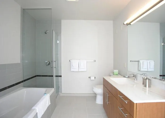 Aparthotel Bridgestreet At State And Grand 4*